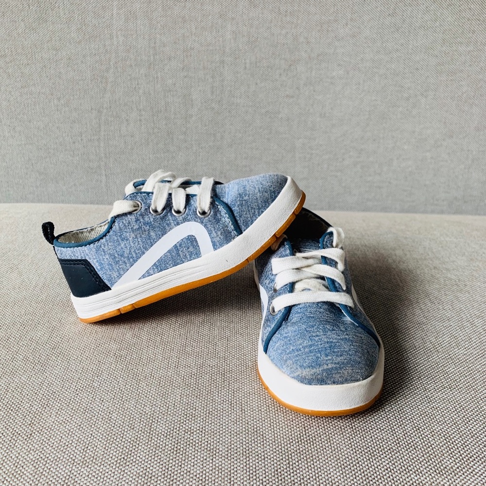 Zara Baby Walker canvas shoes. 🔹